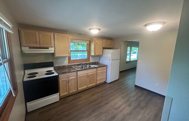 2 beds, 1 bath, 745 sqft, $995