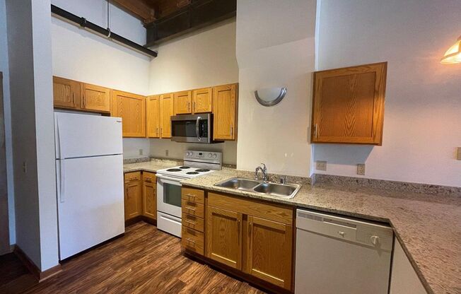 2 beds, 1 bath, 864 sqft, $1,800, Unit 110