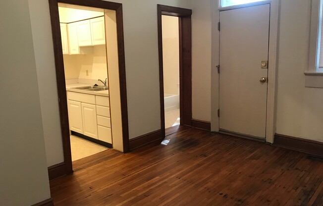 1 bed, 1 bath, 700 sqft, $995