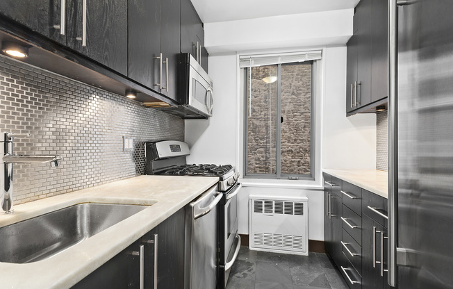 175 W 12 ST