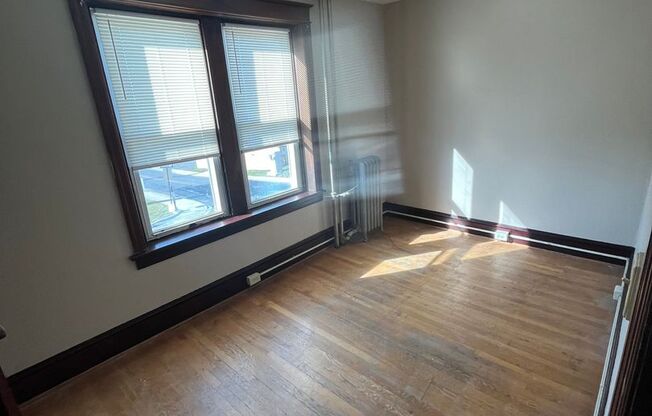 1 bed, 1 bath, $1,100, Unit 52-2FS