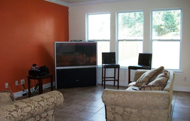 Newer 4 bedroom house off Old Hammond