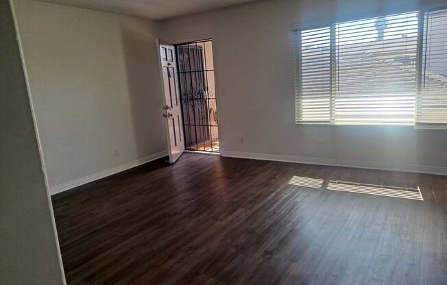 2 beds, 1 bath, 900 sqft, $2,395, Unit 06