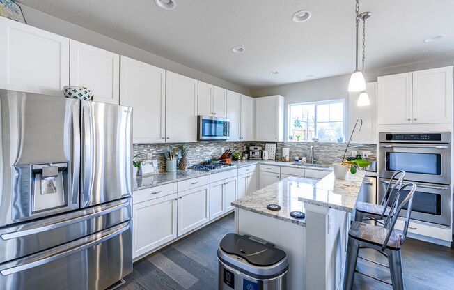 Impressive 4 Bed, 4.5 bath home in the Wheatlands Subdivision!!