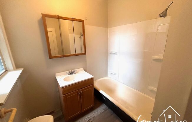 1 bed, 1 bath, $600, Unit 9932 Lawton Unit L7