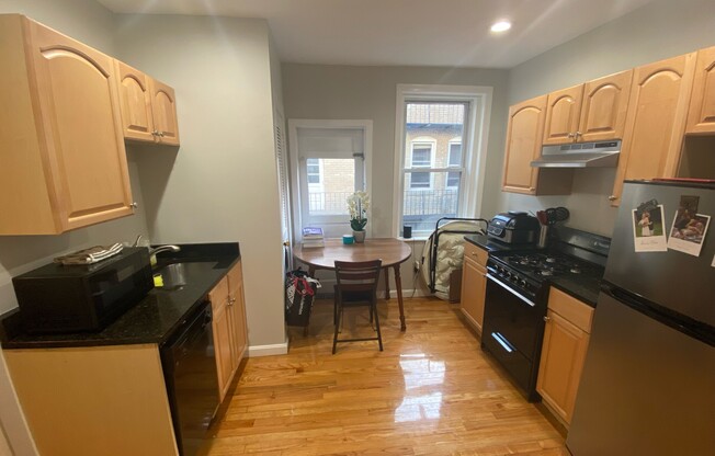 1 bed, 1 bath, $3,000, Unit 18