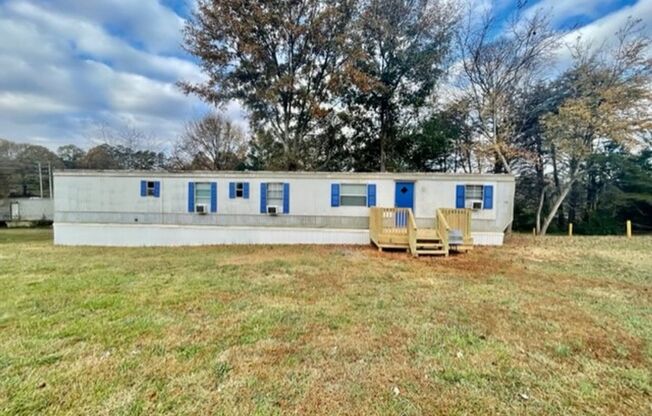 Must see this adorable 3 bedroom 1.5 bath Moble Home located it Dallas