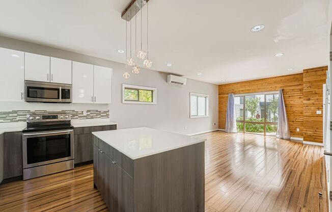 Modern 2-Bed, 2-Bath Townhome in Rainier Beach – Exceptional Light, Design & Location