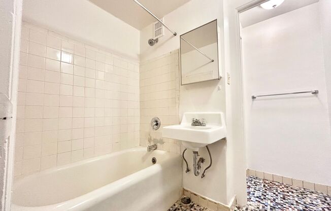 1 bed, 1 bath, 351 sqft, $1,350, Unit 405