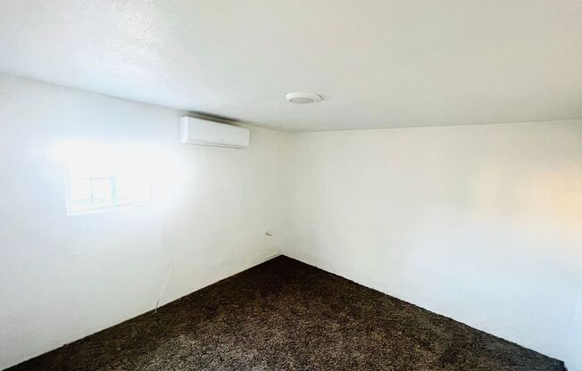 2 beds, 1 bath, 700 sqft, $700