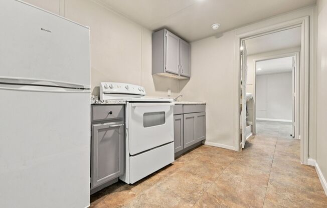 Cozy 2 Bedroom Home in Roosevelt Park