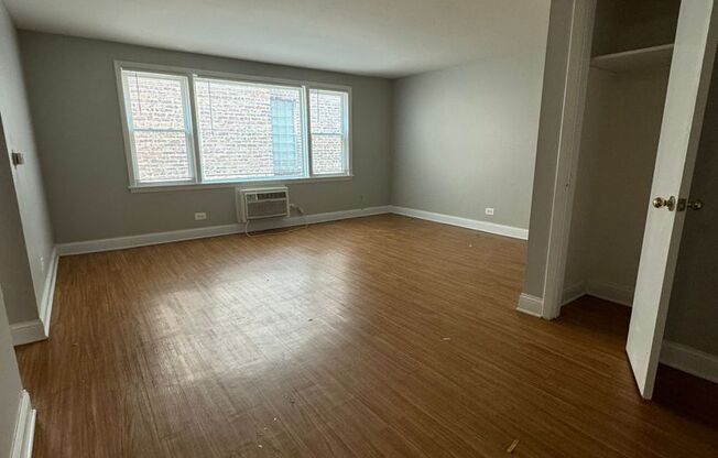 2 beds, 1 bath, $1,400, Unit 104