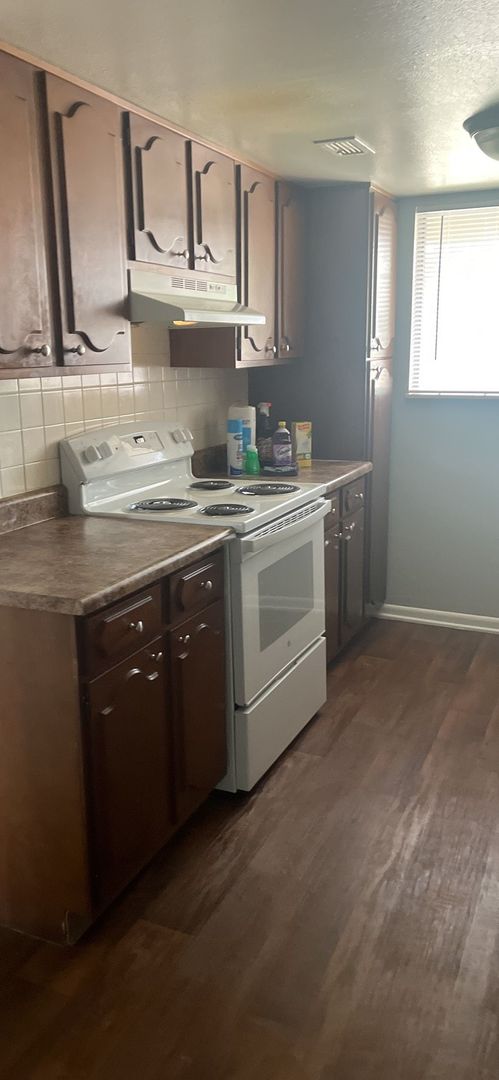 2 beds, 2 baths, 1,055 sqft, $935, Unit 30-206