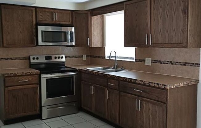 Charming Home with Exquisite Features Near Beaches