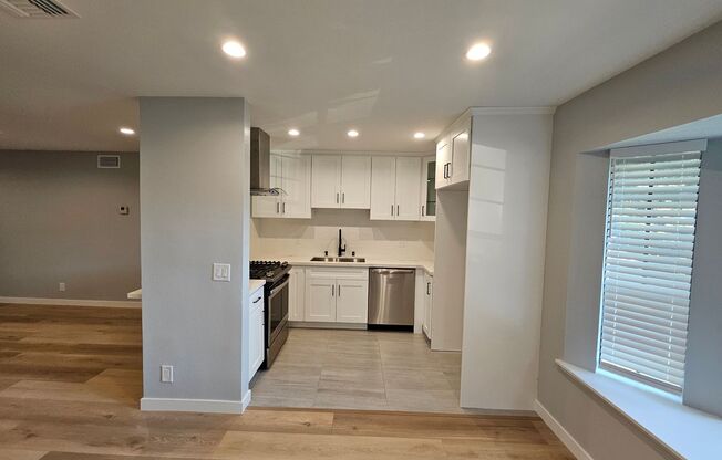 2 beds, 1 bath, $2,850, Unit 1