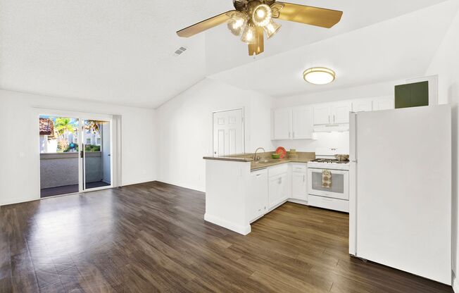 2 beds, 1 bath, 810 sqft, $2,075, Unit E145