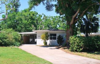 1213 51st Ave N St. Petersburg, FL 33703 MOVE IN SPECIAL!! Waived $350 Cleaning Fee!!!!!