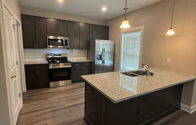 1 bed, 1 bath, 985 sqft, $875, Unit 921