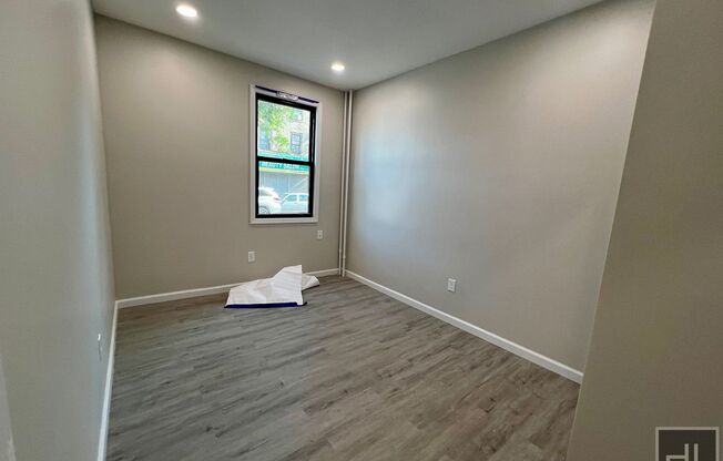 3 beds, 1 bath, $3,600, Unit 1