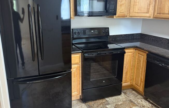 SPACIOUS 2 BEDROOM, 2 BATHROOM UPSTAIRS UNIT IN COURTYARD BERRYESSA. MUST SEE!!!