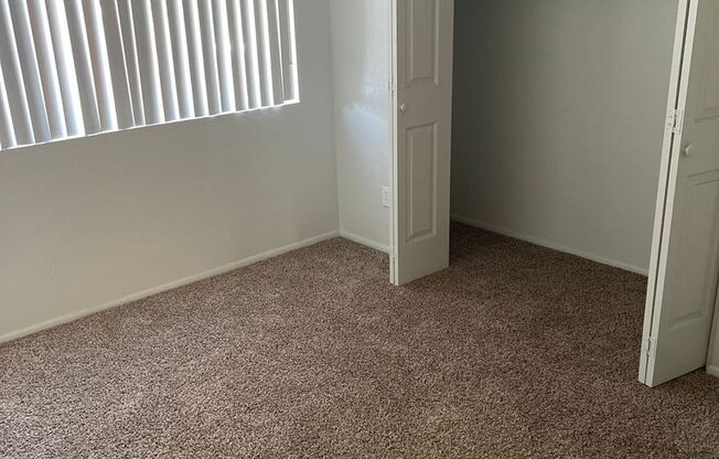 2813 E. Paradise Lane (LW)