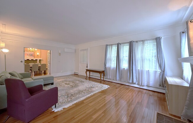 82 31 AUSTIN ST