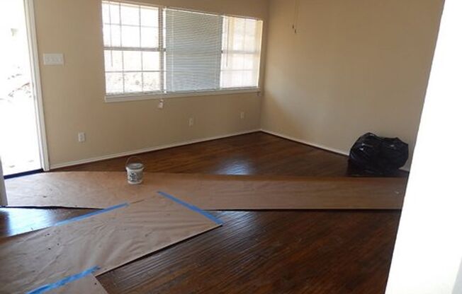 3 Bedroom, 1 1/2 Bath in Casa View!