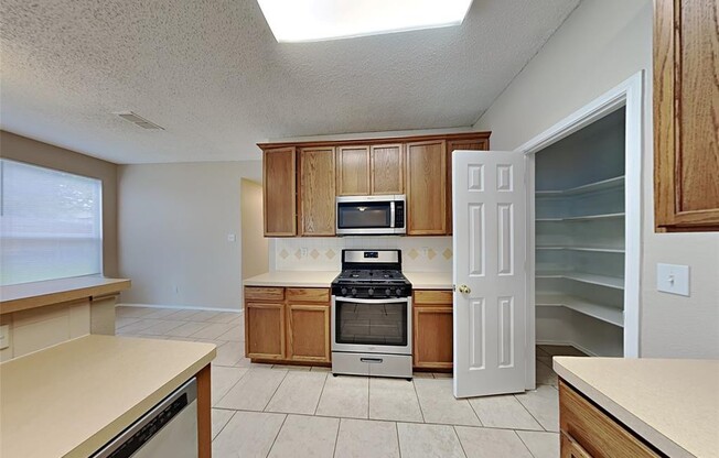 2013 WINDCASTLE DR