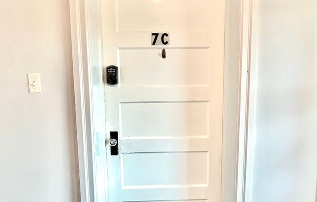 1 bed, 1 bath, 1,100 sqft, $1,900, Unit 7C