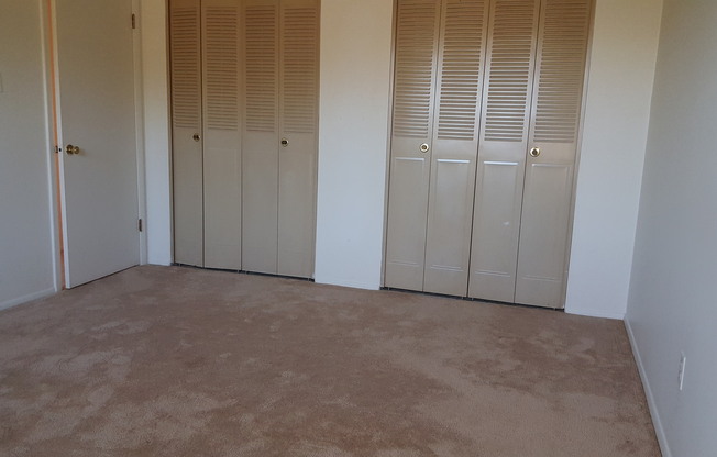 2 beds, 1 bath, $1,250, Unit APARTMENT E