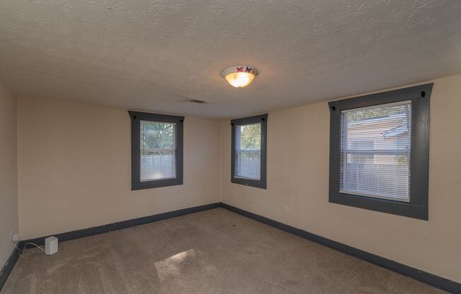 3 beds, 1 bath, $1,250