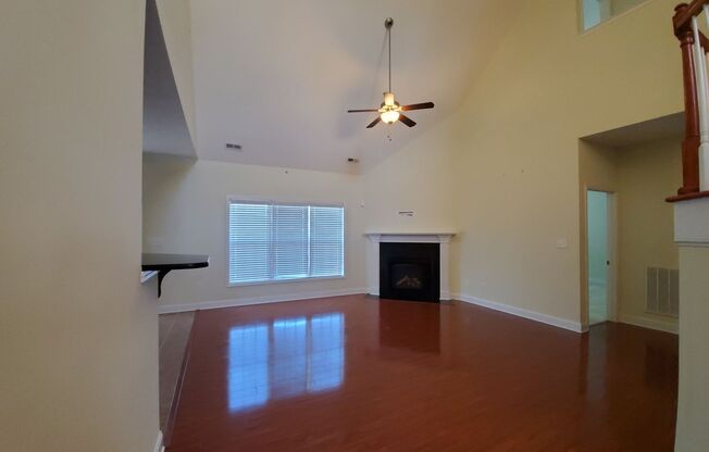 3 beds, 2.5 baths, $2,100