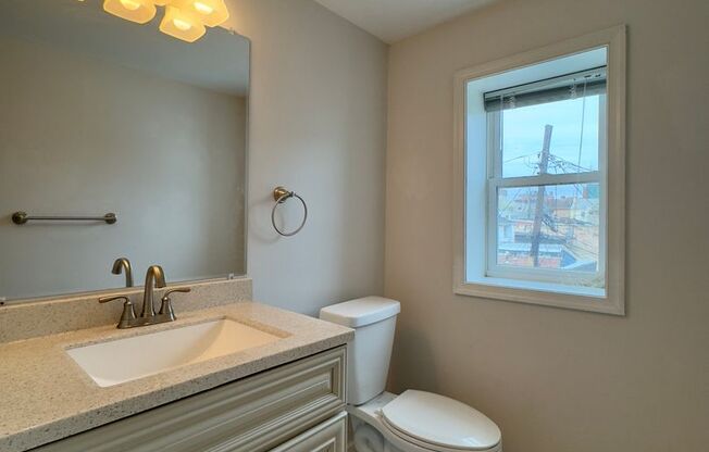 Apartment in Upper Fells Point!