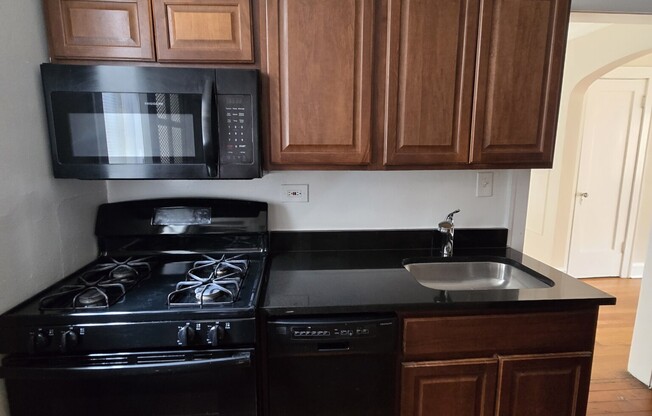 1924 W Morse Ave