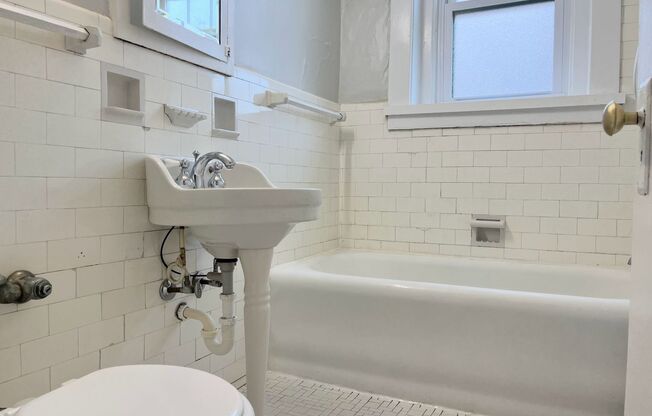 1 bed, 1 bath, $1,025, Unit 17D