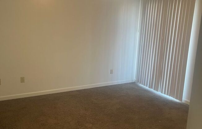 2 beds, 1 bath, 960 sqft, $845, Unit 24 UP