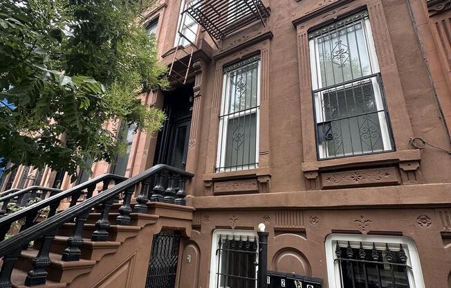 489 PUTNAM AVE