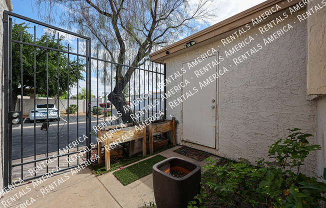 2619 E WINDSOR AVE