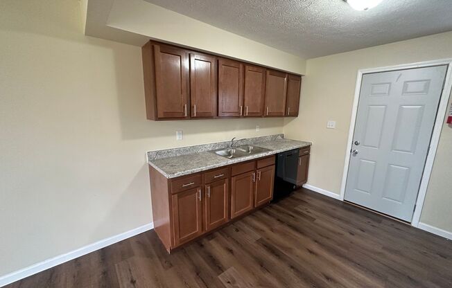2 beds, 1 bath, 700 sqft, $1,200, Unit 2497