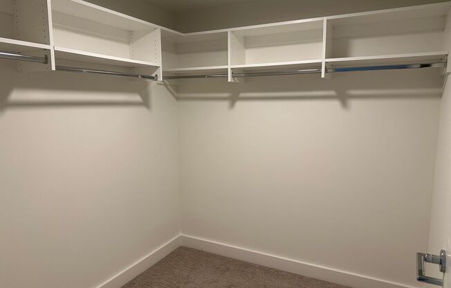 2 beds, 2 baths, $5,300, Unit # 903