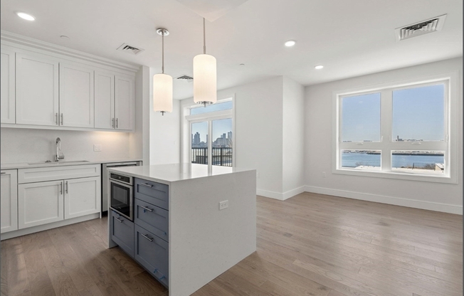 2 beds, 2 baths, 944 sqft, $4,500, Unit 610