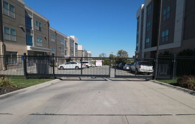 2 beds, 1 bath, 800 sqft, $1,400, Unit 2222-101