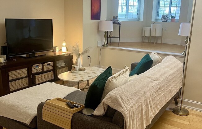 2 beds, 1 bath, 935 sqft, $3,850, Unit B301