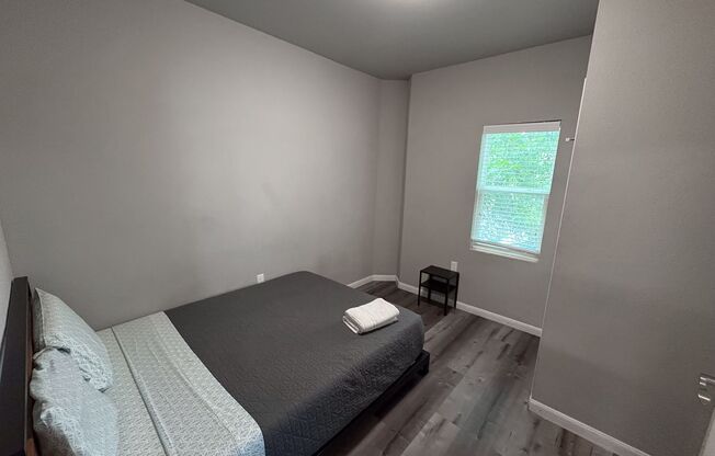 4 beds, 2 baths, $2,200, Unit 4/2