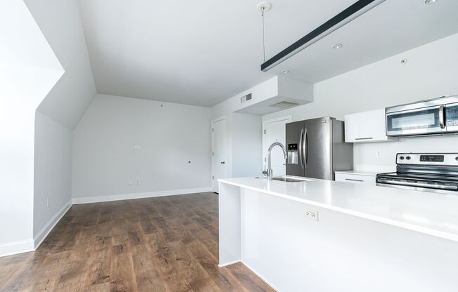 2 beds, 2 baths, 975 sqft, $2,316, Unit PH-03