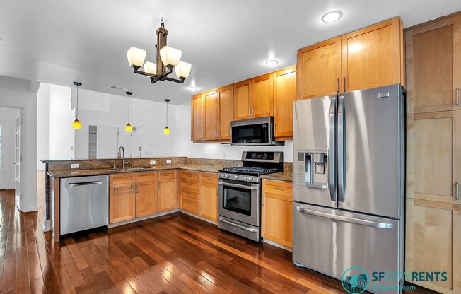 SoMA: Oversized Loft w/ 2 Bonus Rooms + 2 Full Bathrooms, Private Patio & Parking Included