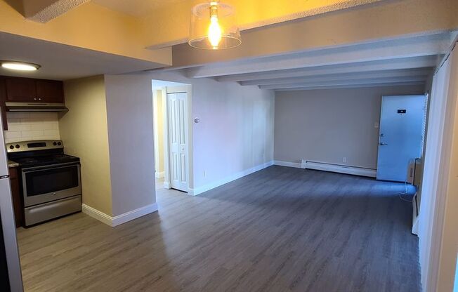 2 beds, 1 bath, 842 sqft, $1,399, Unit Apt 11