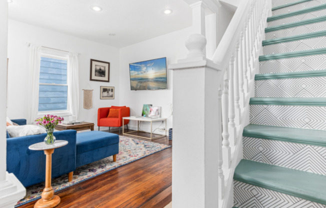 27 MAGNOLIA AVE E