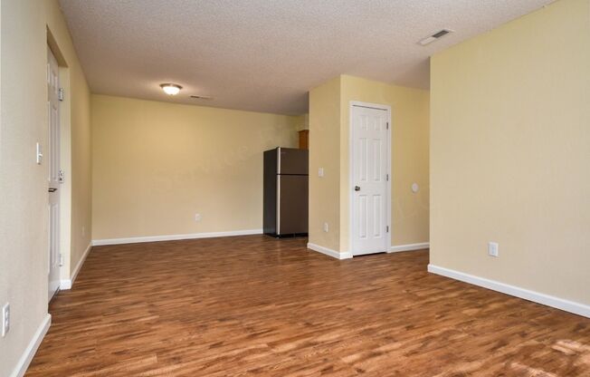 2 beds, 1 bath, 800 sqft, $895, Unit 17