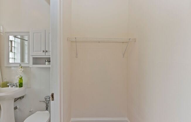 Studio, 1 bath, $1,195, Unit 404